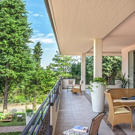 Apartman Elegant In *